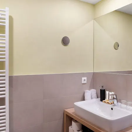 Living Anita アパート