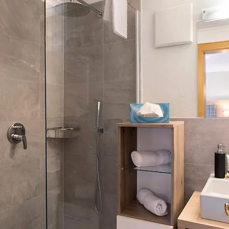 Living Anita * オエッツ