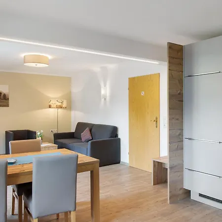 Apartment Living Anita Oetz